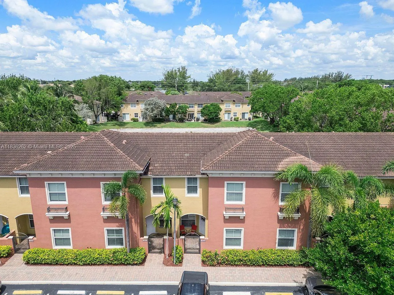 2851 W Prospect Rd, #1306