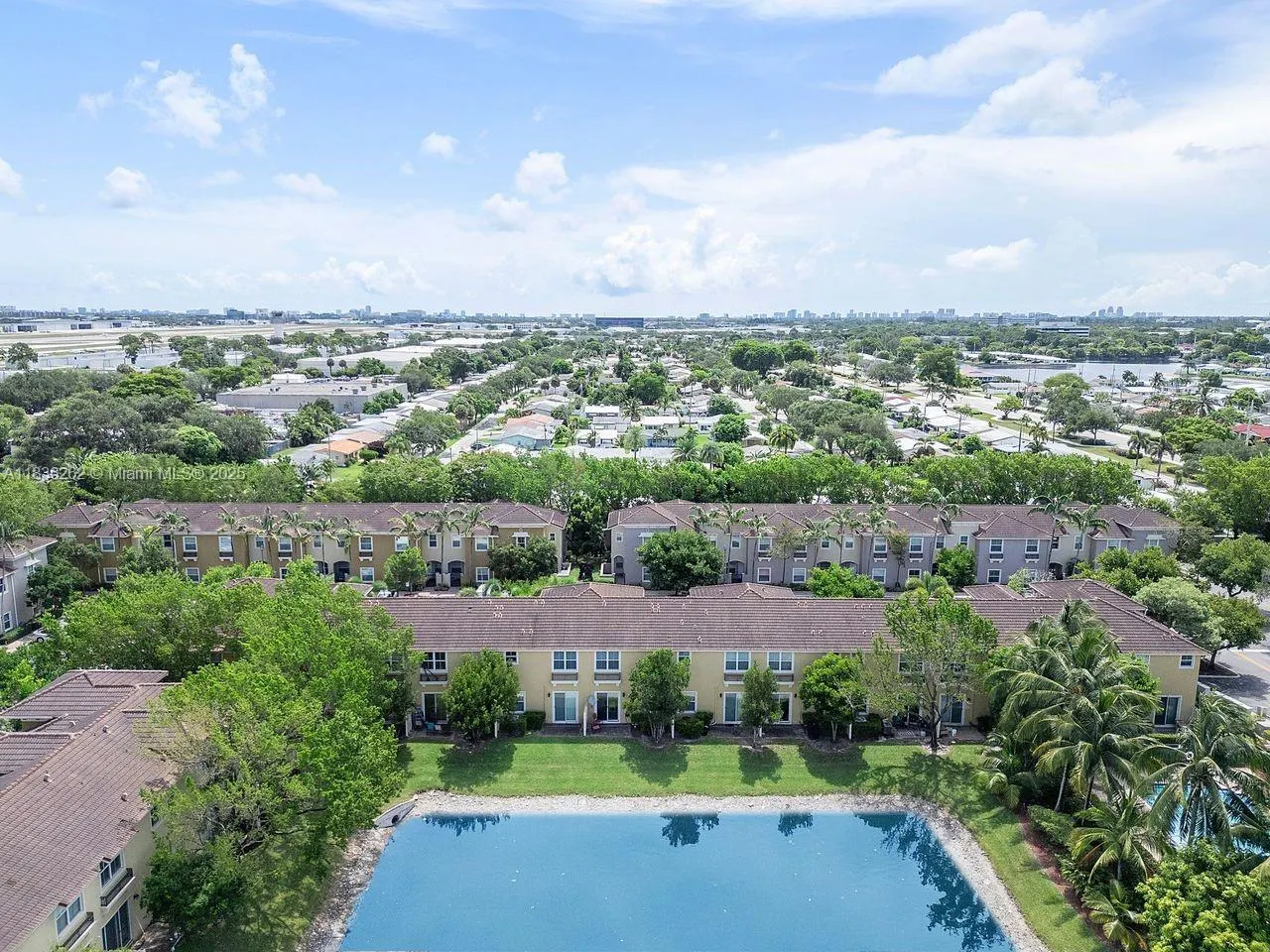 2851 W Prospect Rd, #1306