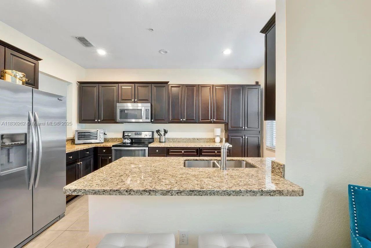 2851 W Prospect Rd, #1306