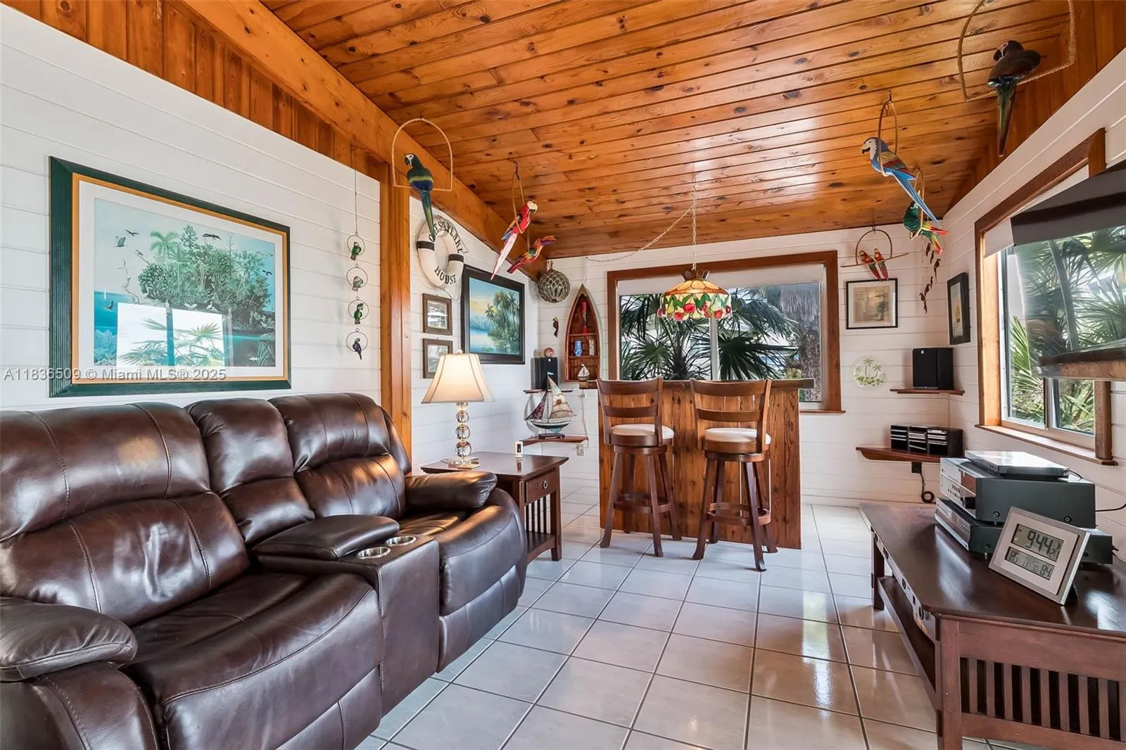 794 Narragansett Ln
