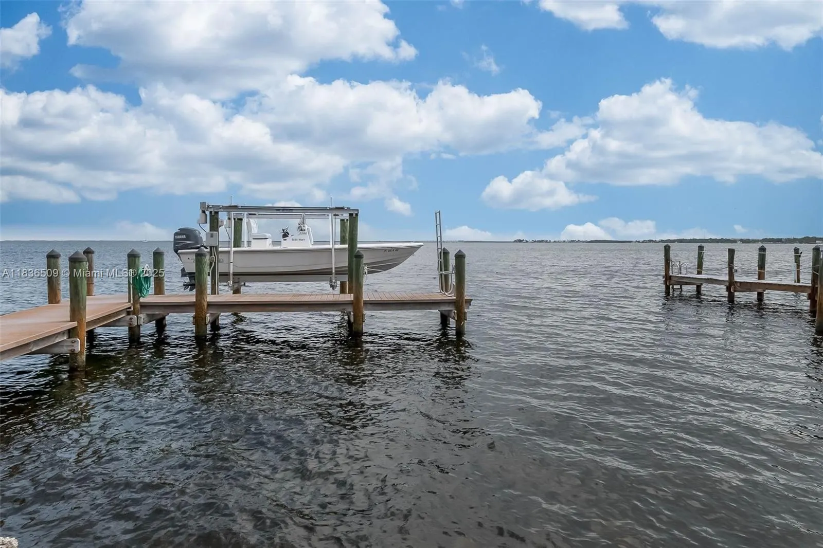 794 Narragansett Ln