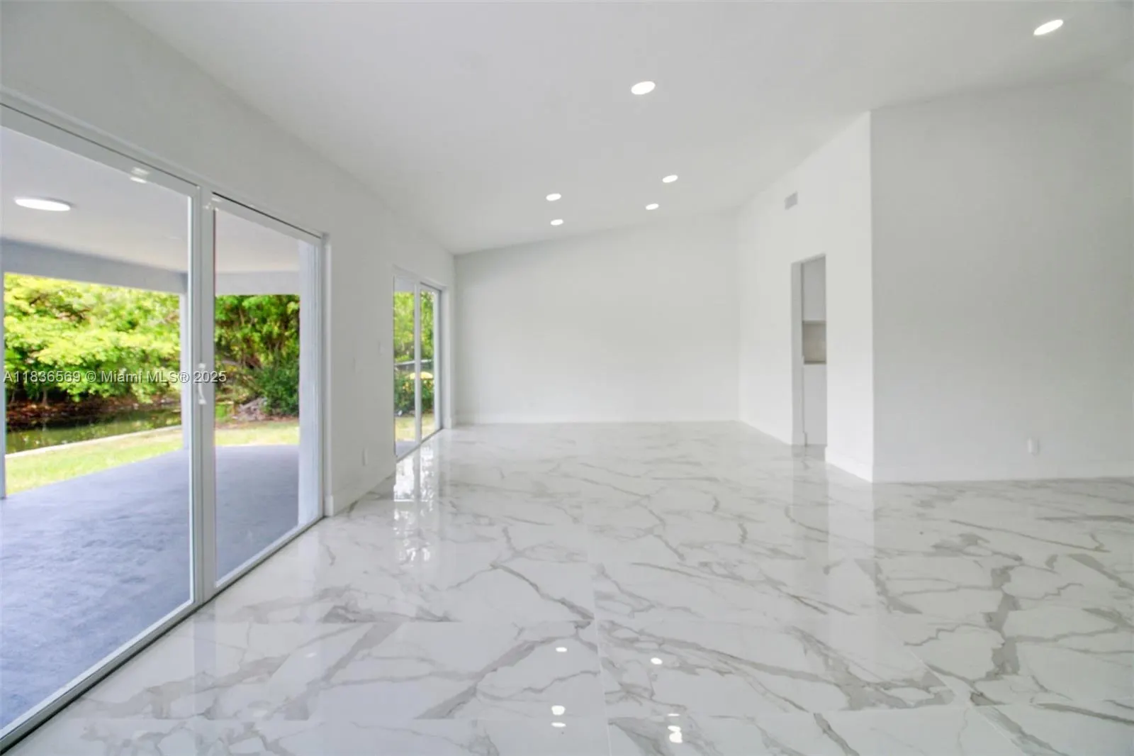 4808 Mango Dr