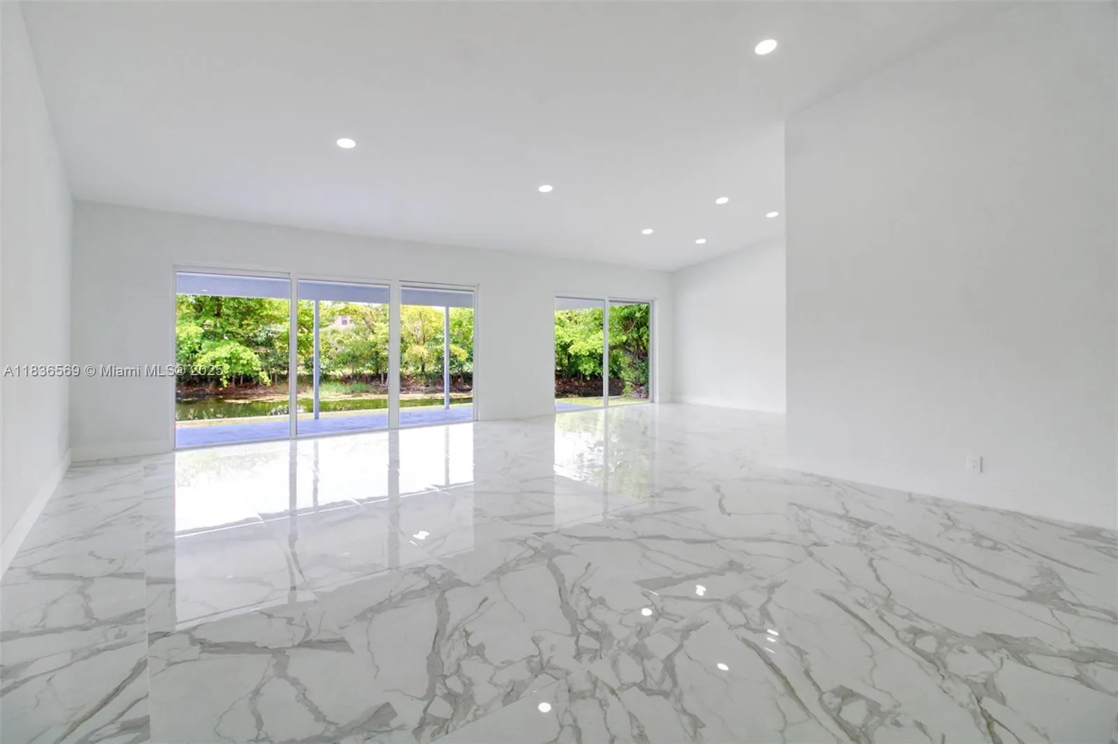 4808 Mango Dr