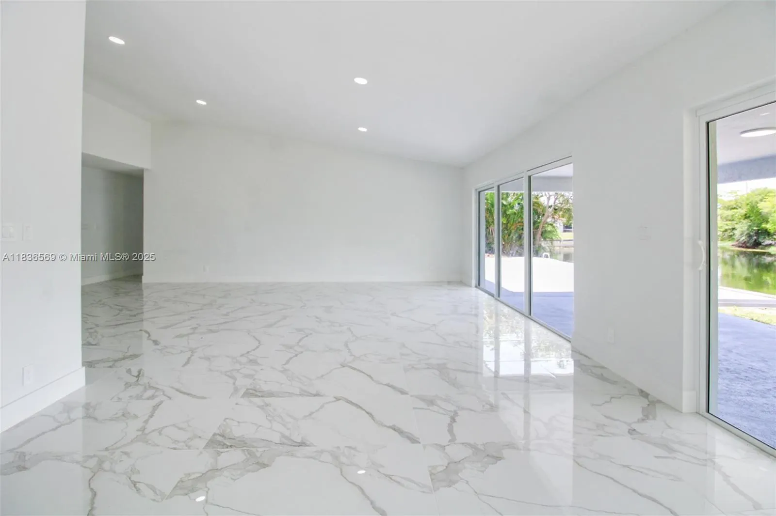 4808 Mango Dr