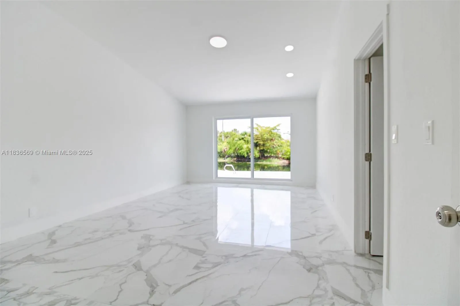 4808 Mango Dr