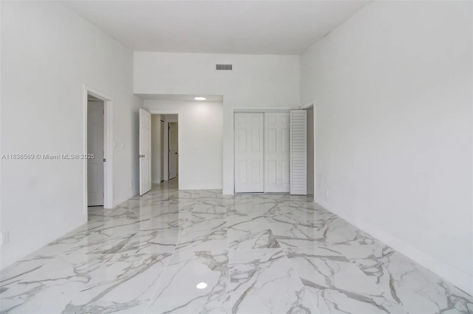 4808 Mango Dr