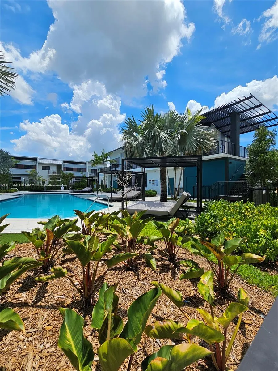 4400 Sunrise Blvd, #T-1