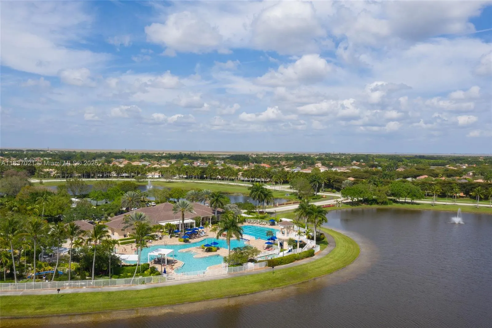 934 Gulfstream Ct