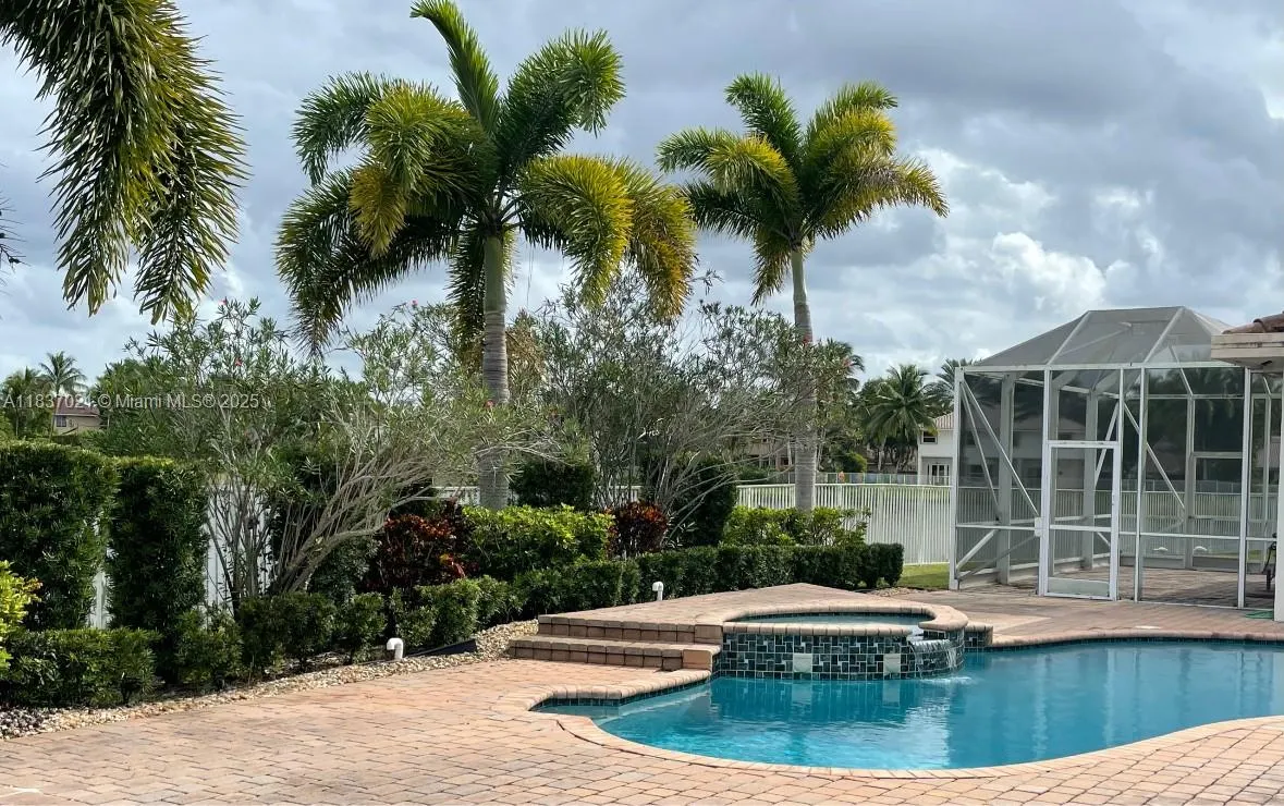 934 Gulfstream Ct
