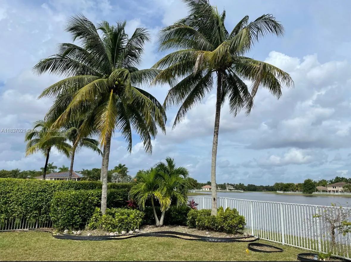 934 Gulfstream Ct