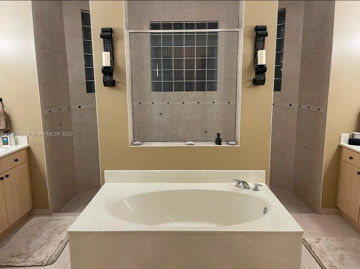 934 Gulfstream Ct