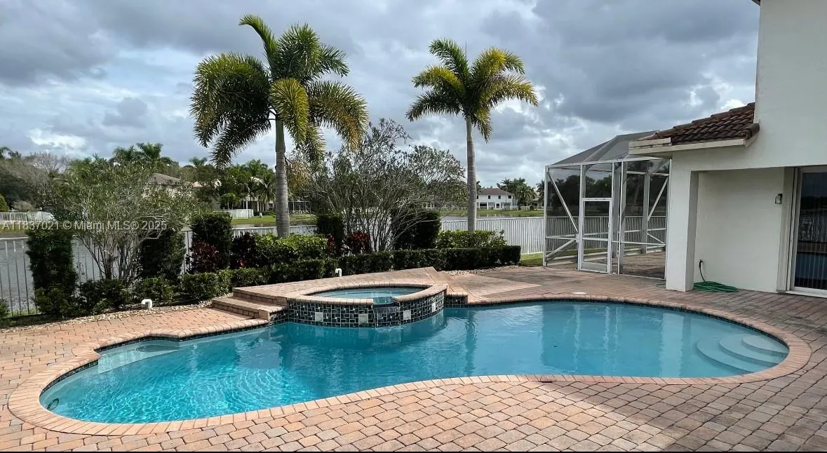 934 Gulfstream Ct