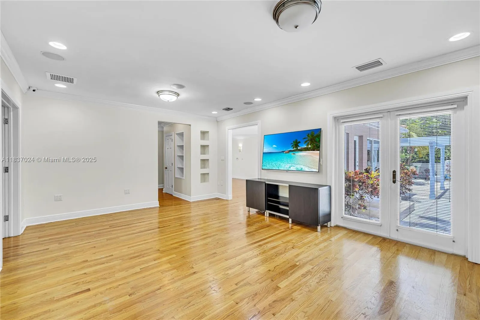 911 Mariana Ave