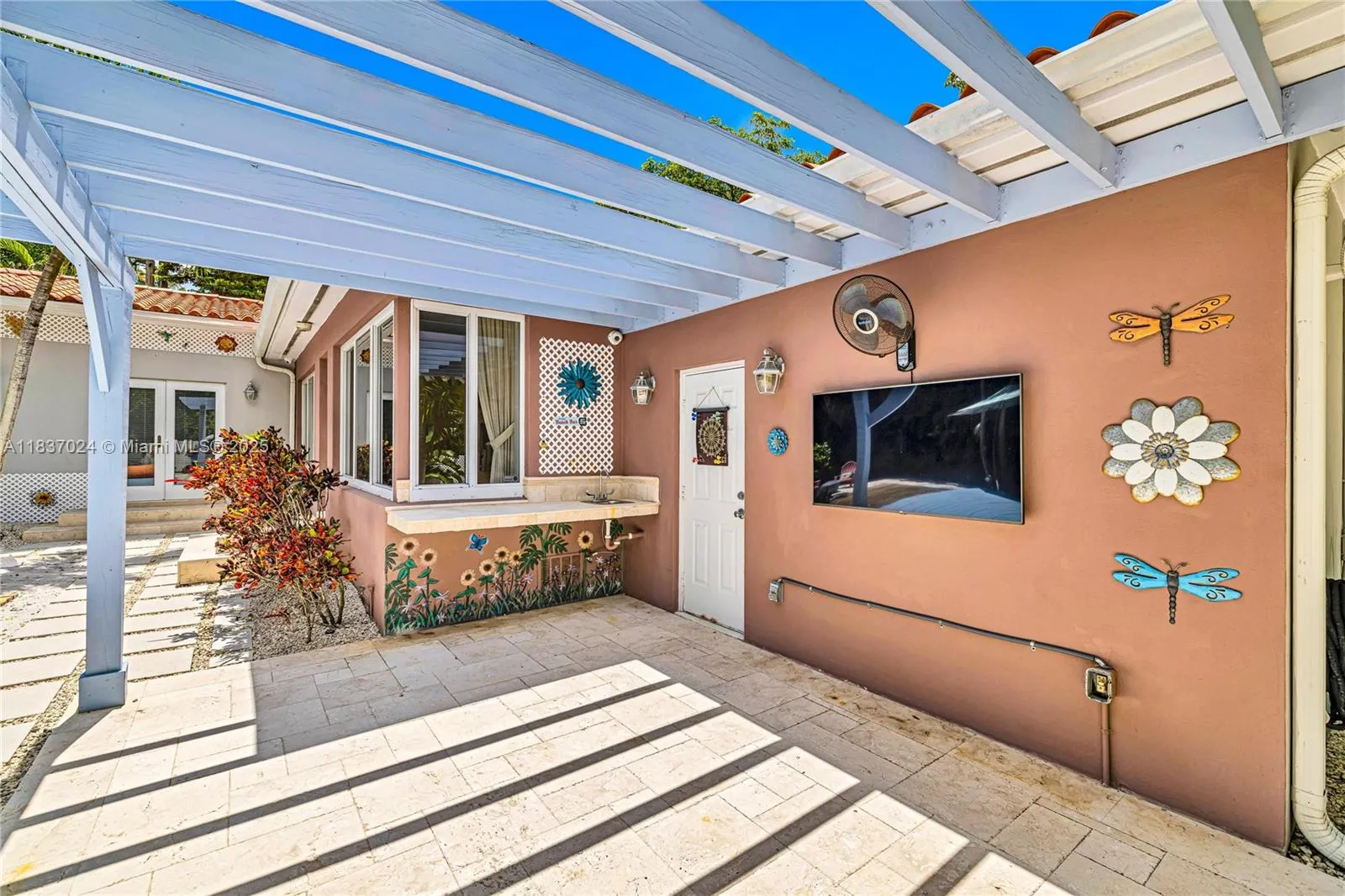 911 Mariana Ave