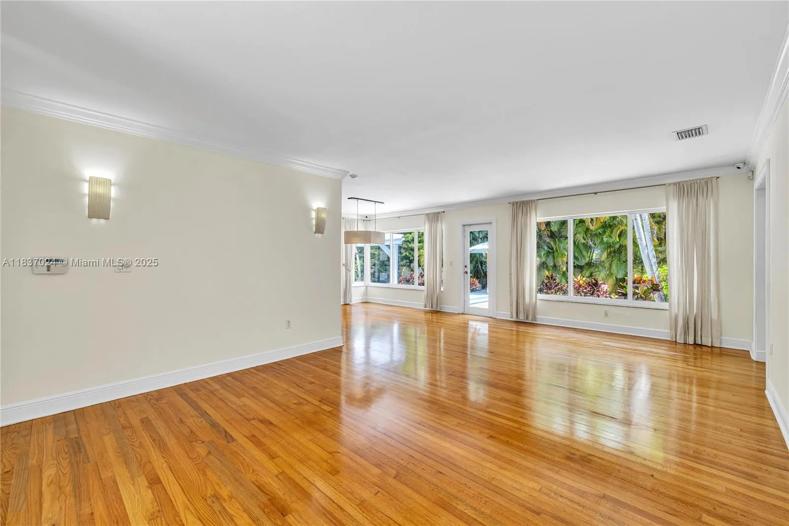 911 Mariana Ave