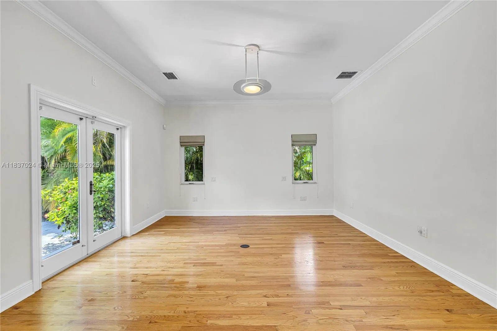 911 Mariana Ave
