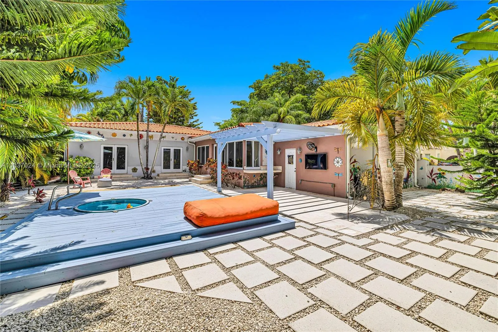 911 Mariana Ave