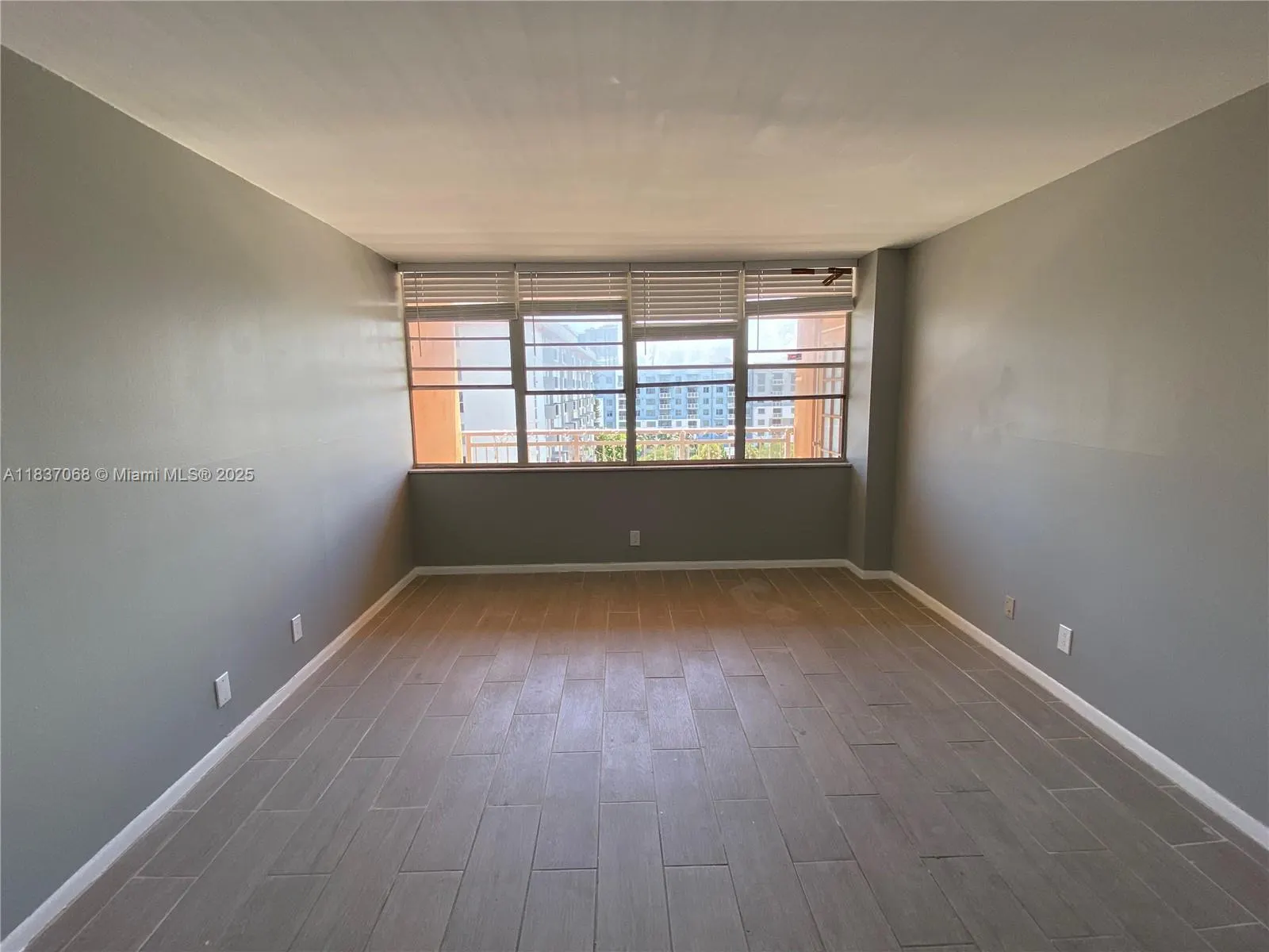 2025 NE 164th St, #807