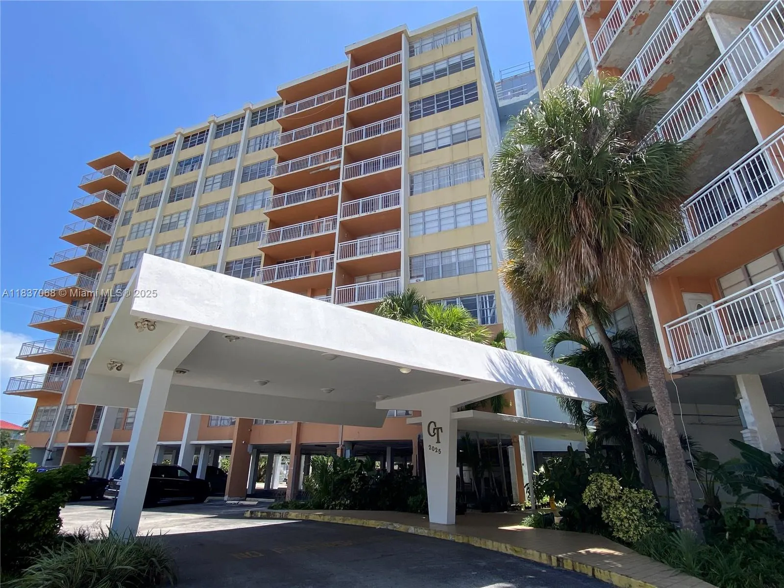 2025 NE 164th St, #807