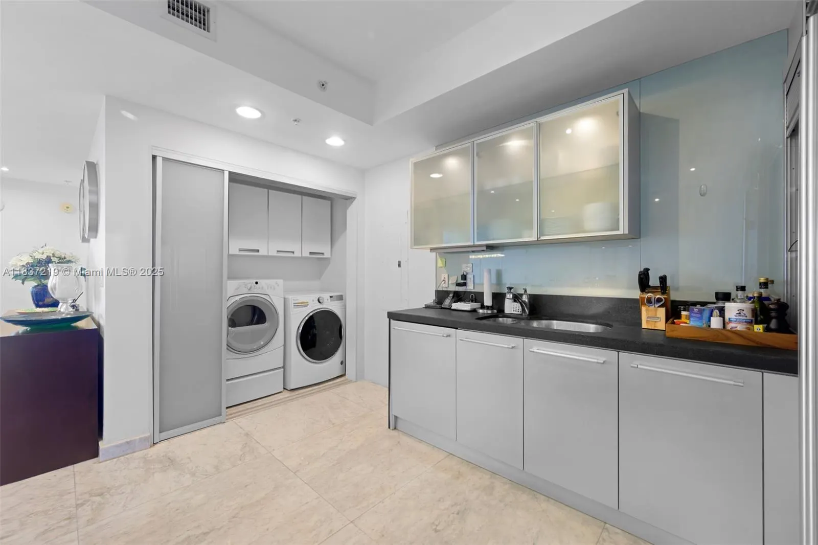 18201 Collins Ave, #1006
