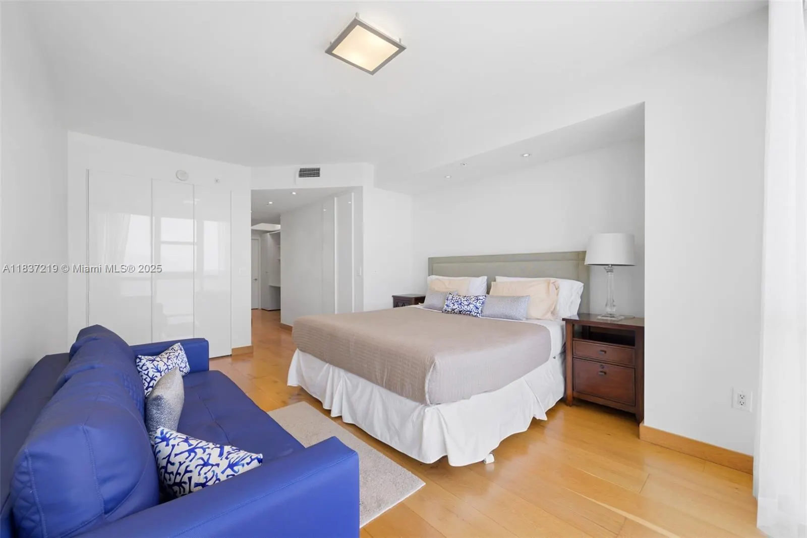 18201 Collins Ave, #1006