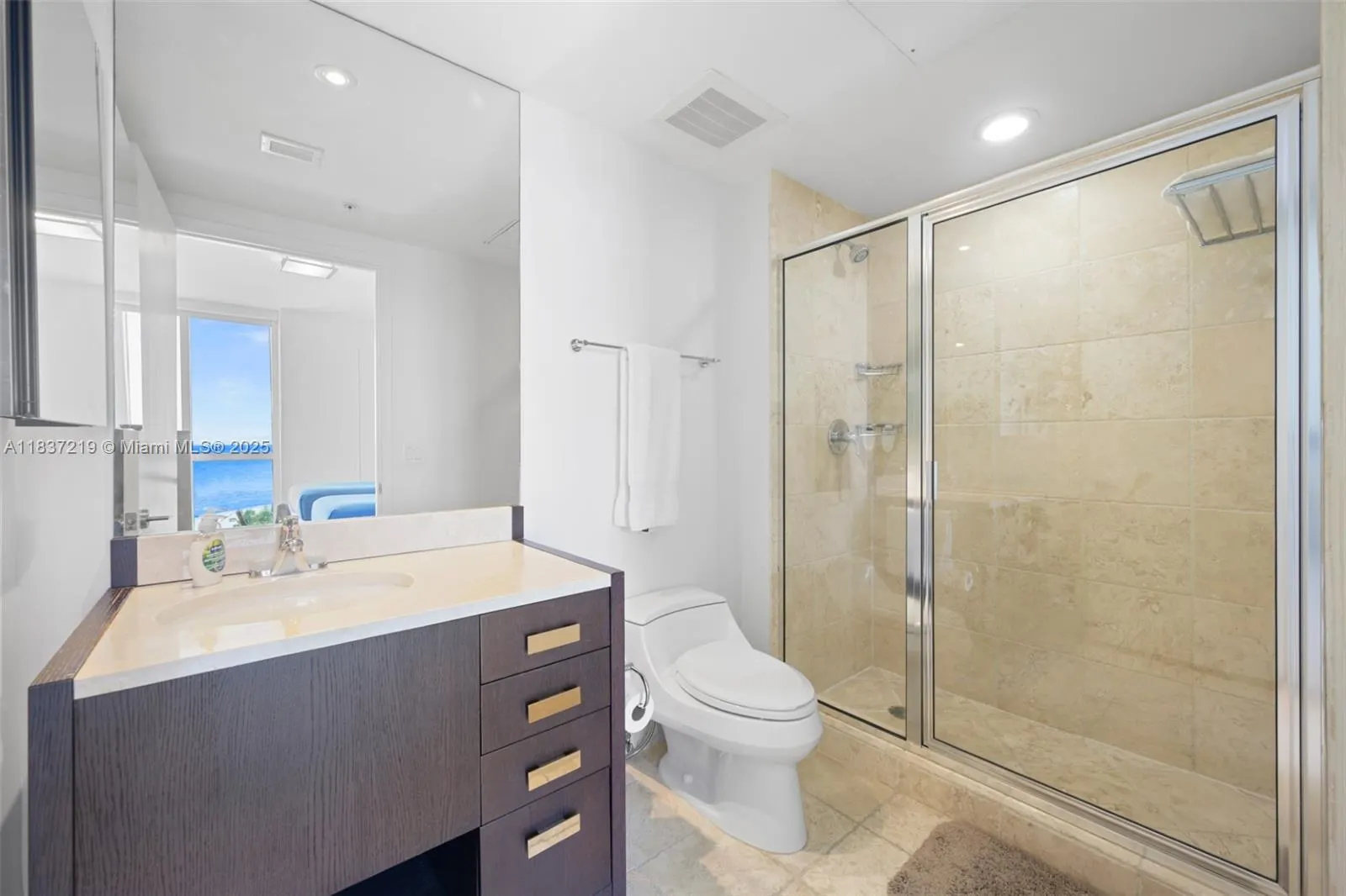 18201 Collins Ave, #1006