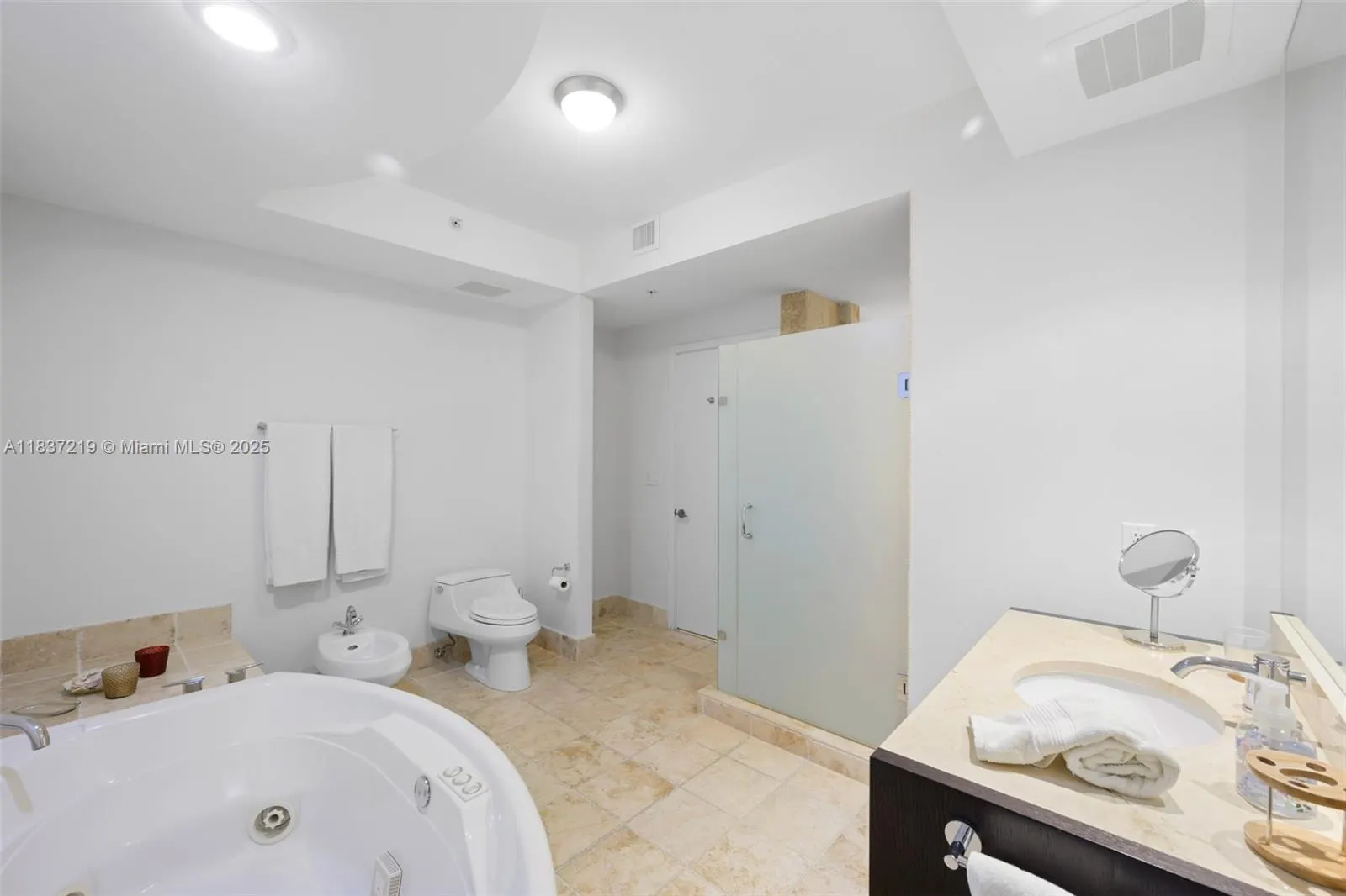 18201 Collins Ave, #1006