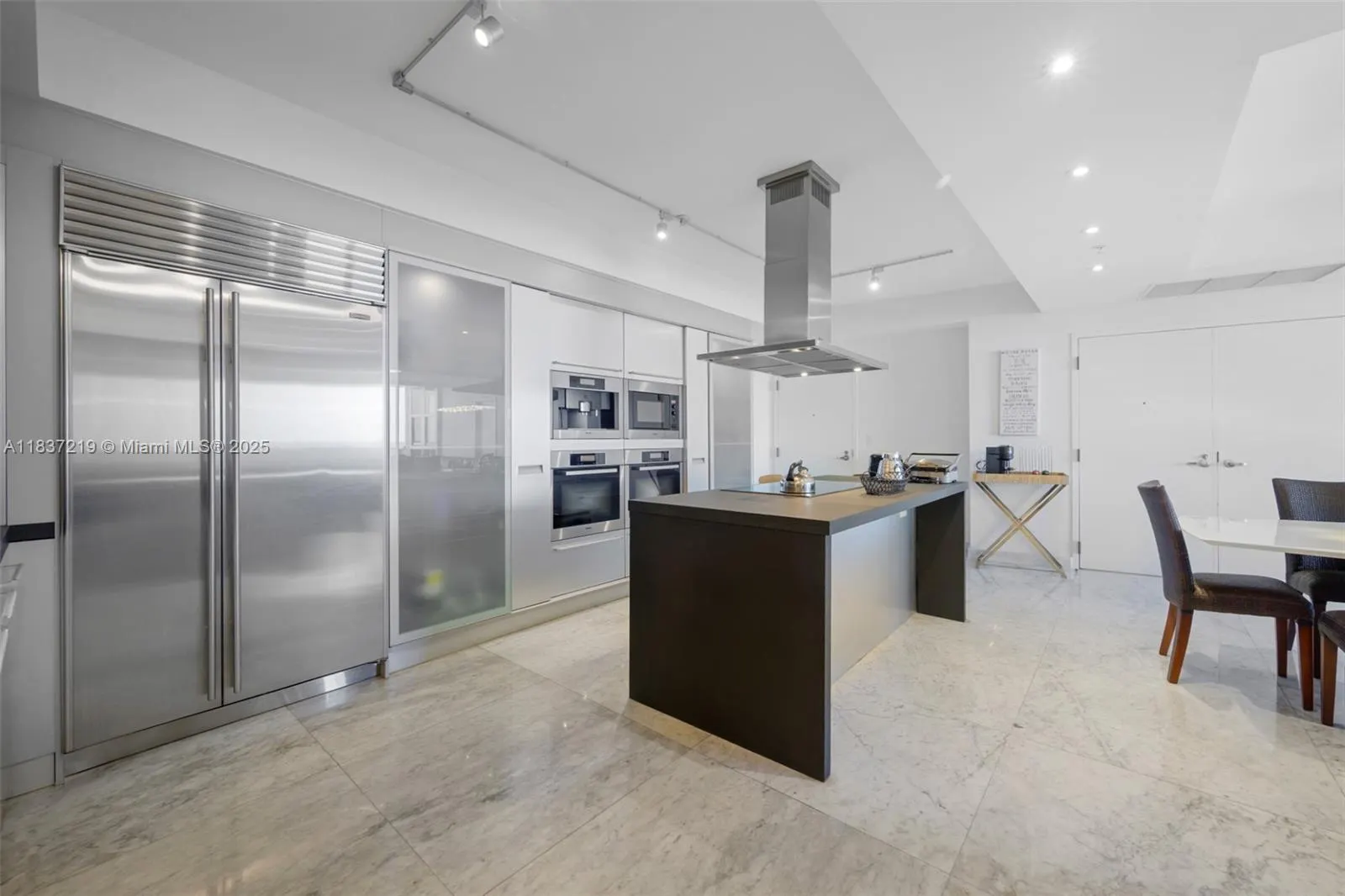 18201 Collins Ave, #1006