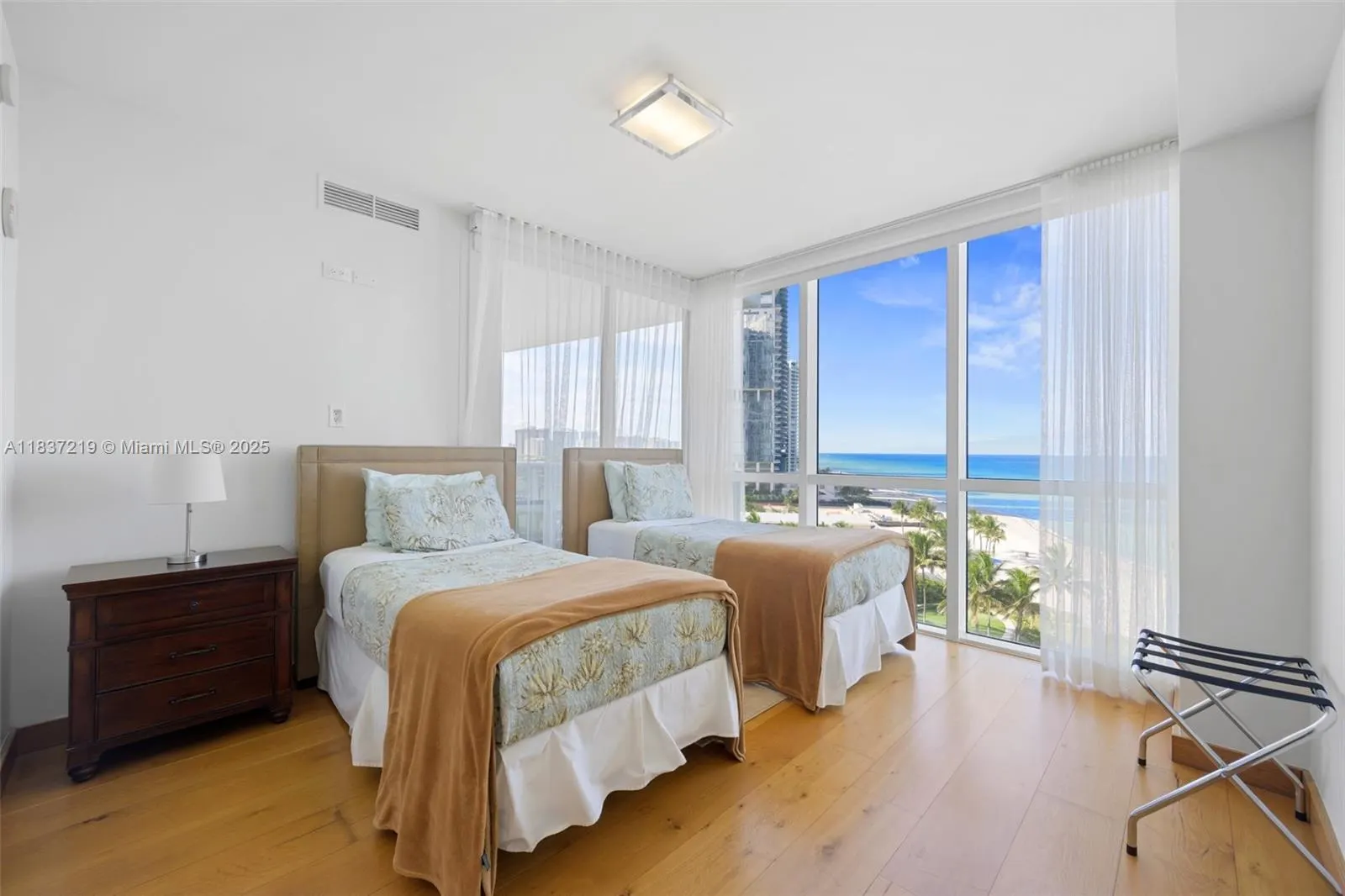 18201 Collins Ave, #1006