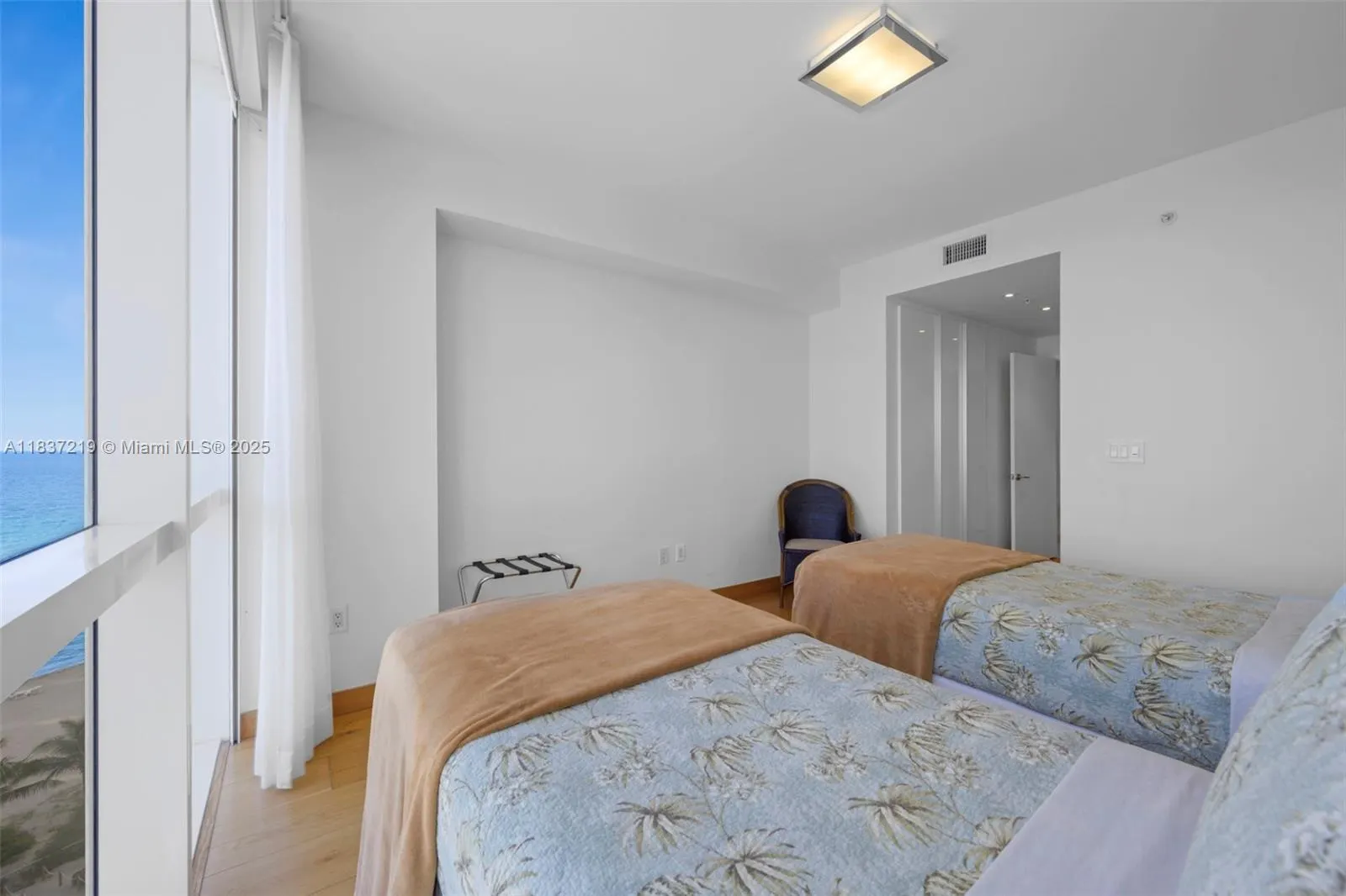 18201 Collins Ave, #1006