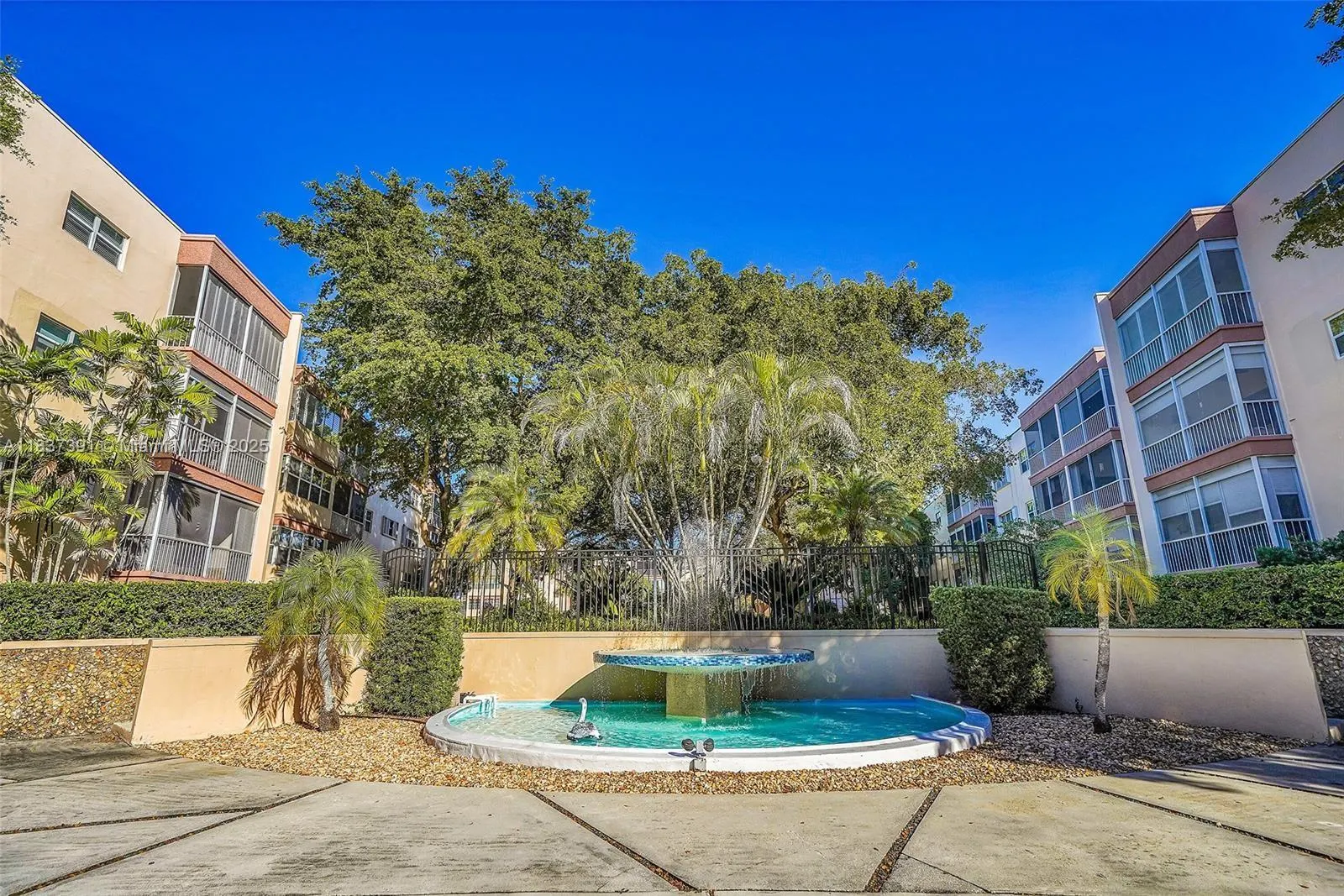 6751 Cypress Rd, #405