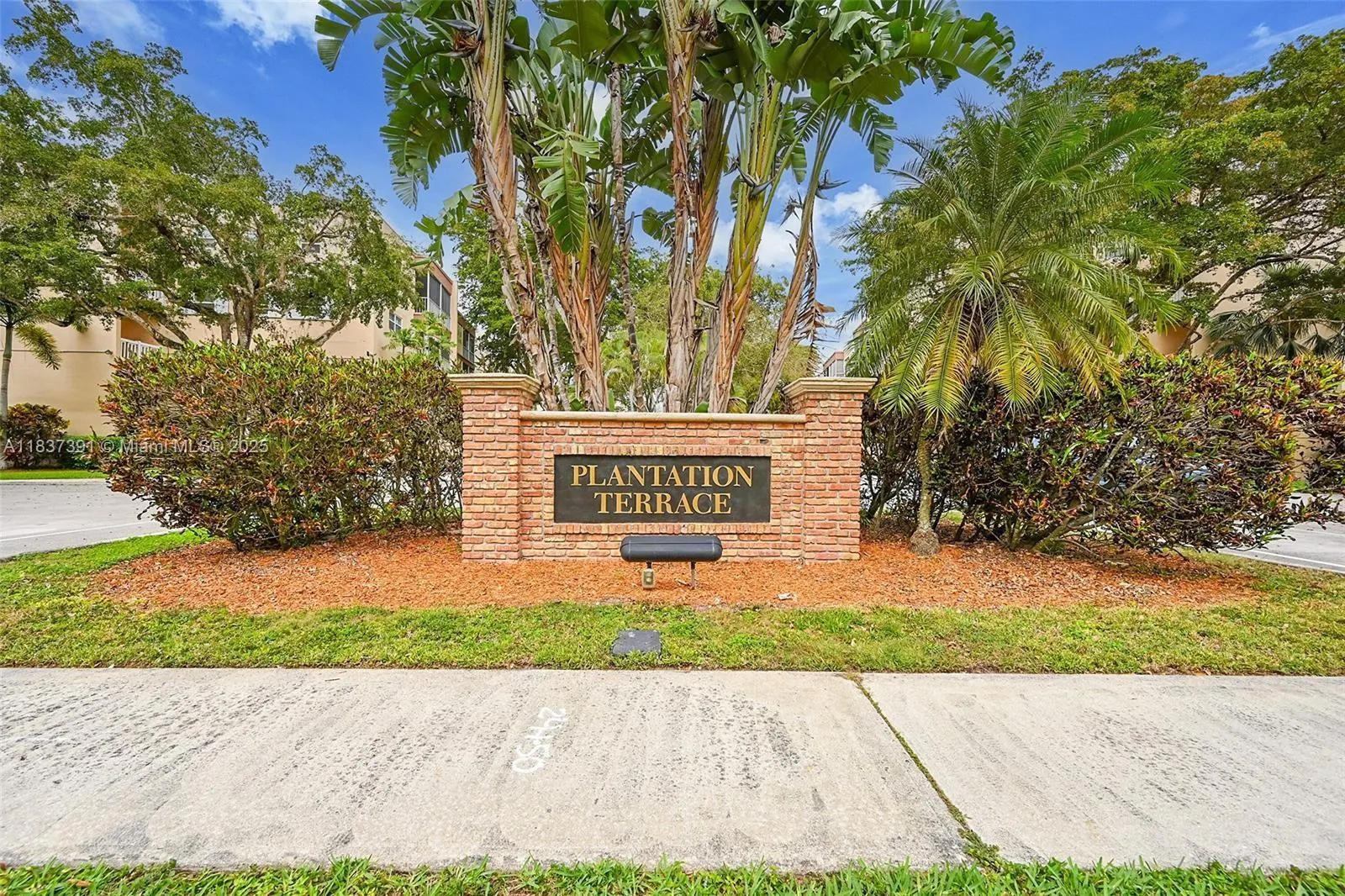 6751 Cypress Rd, #405