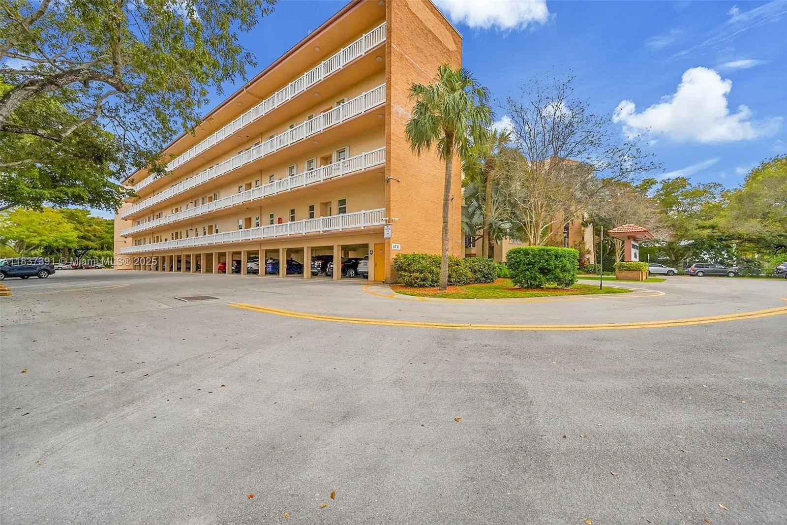 6751 Cypress Rd, #405