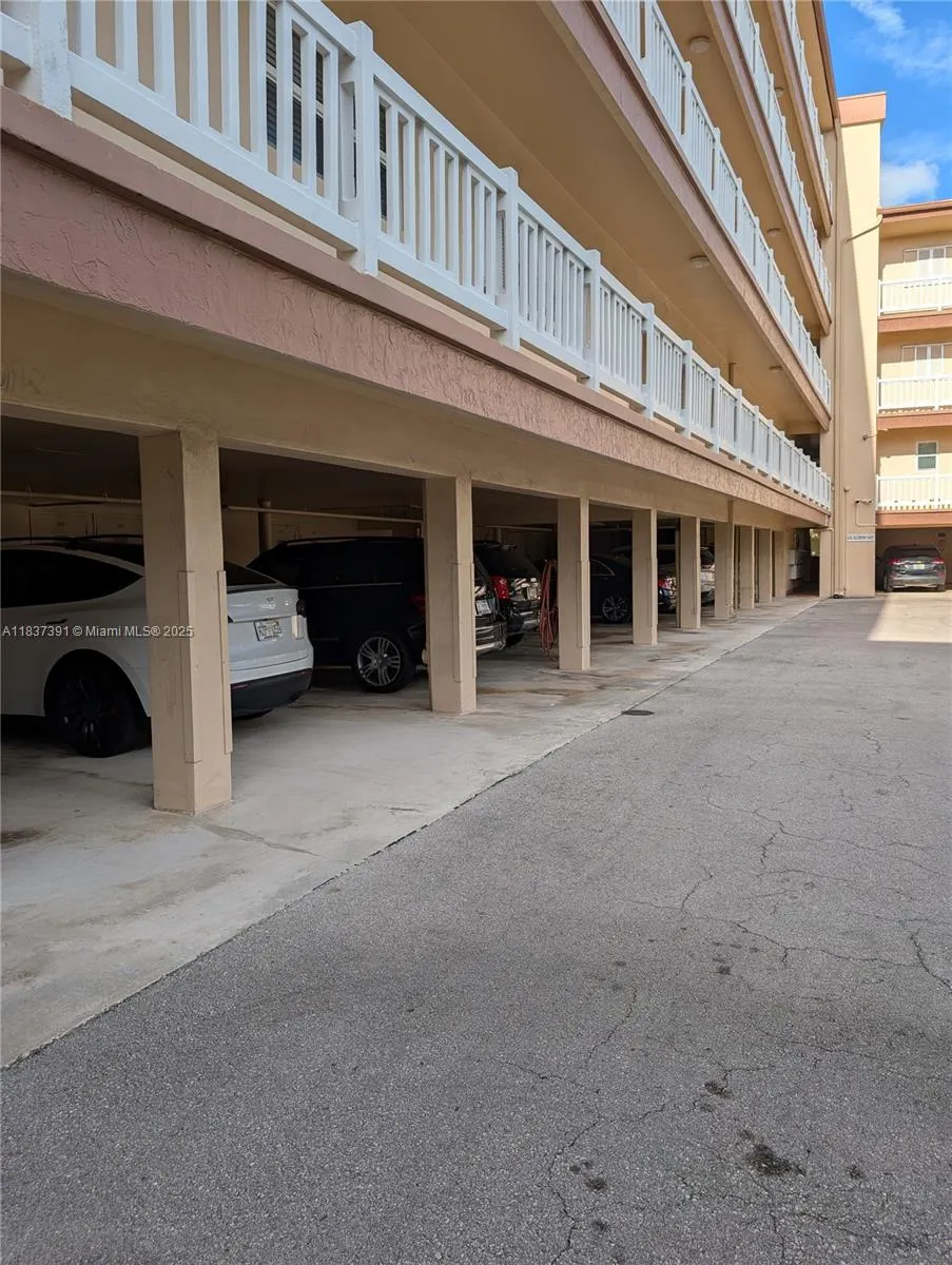 6751 Cypress Rd, #405