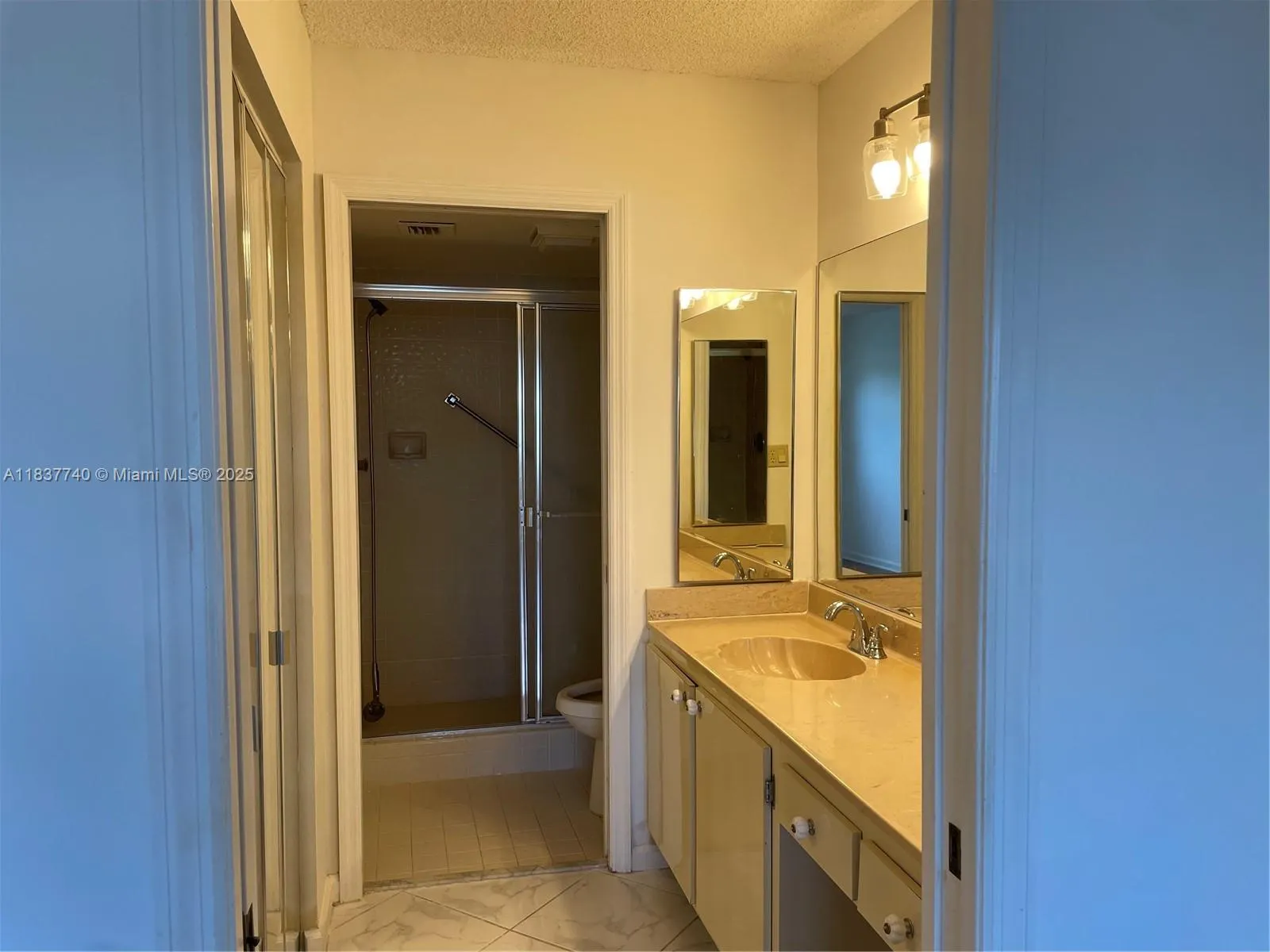 7152 S Devon Dr, #304