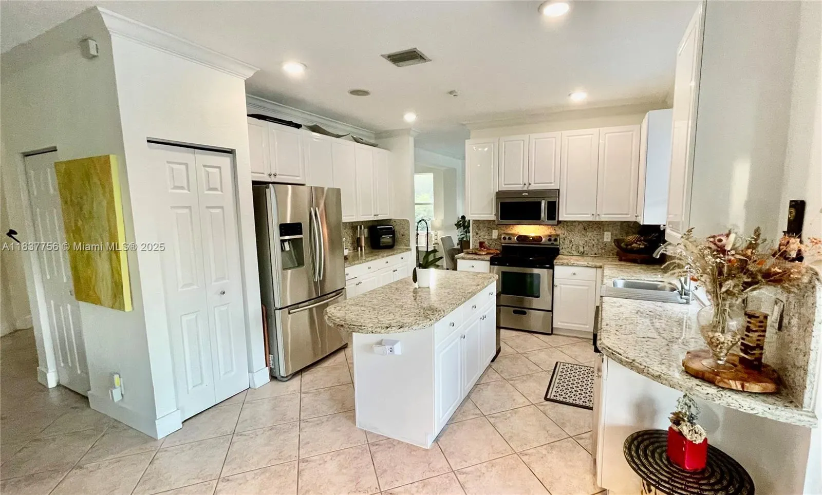 4093 Staghorn Ln