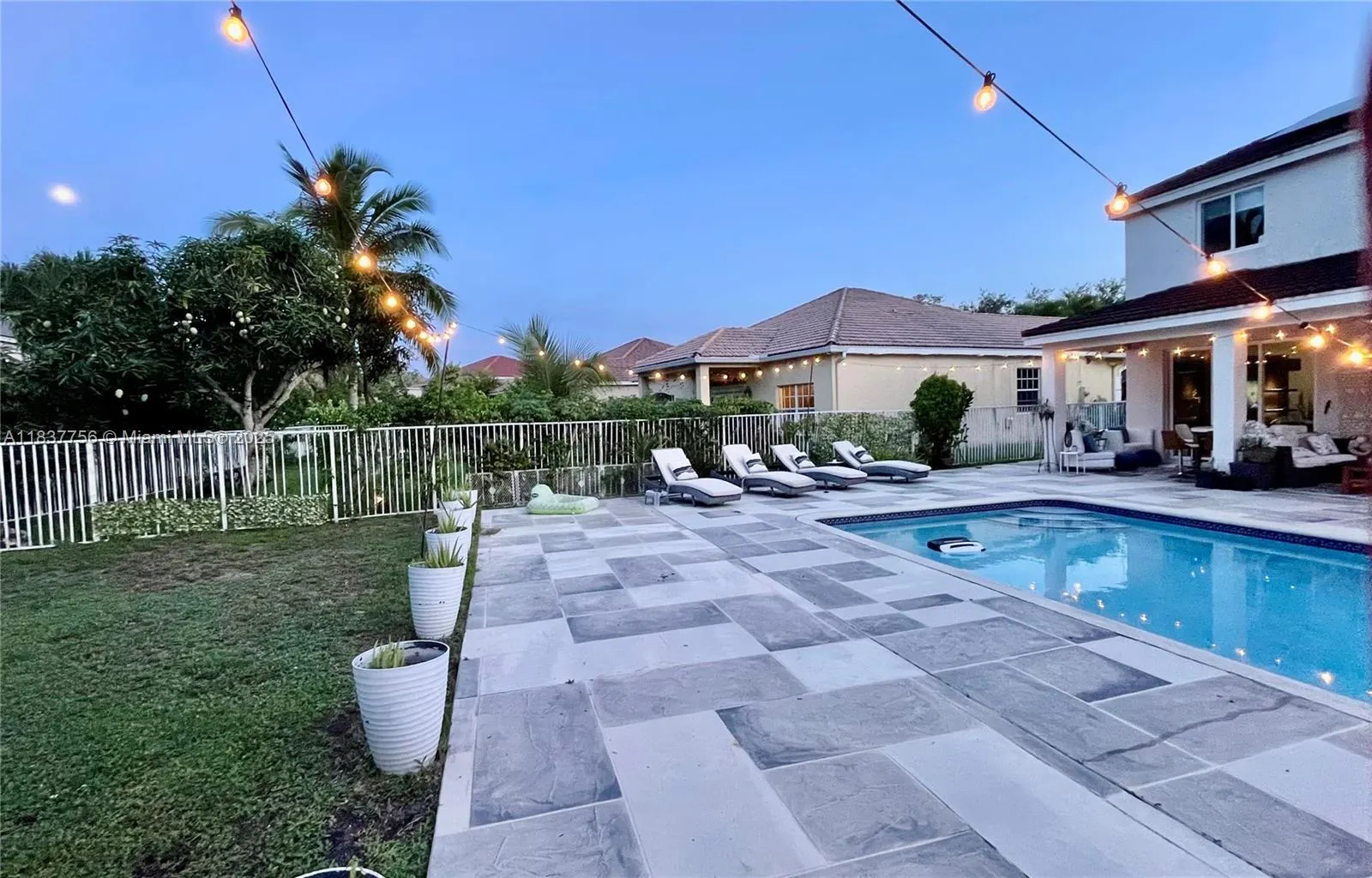 4093 Staghorn Ln