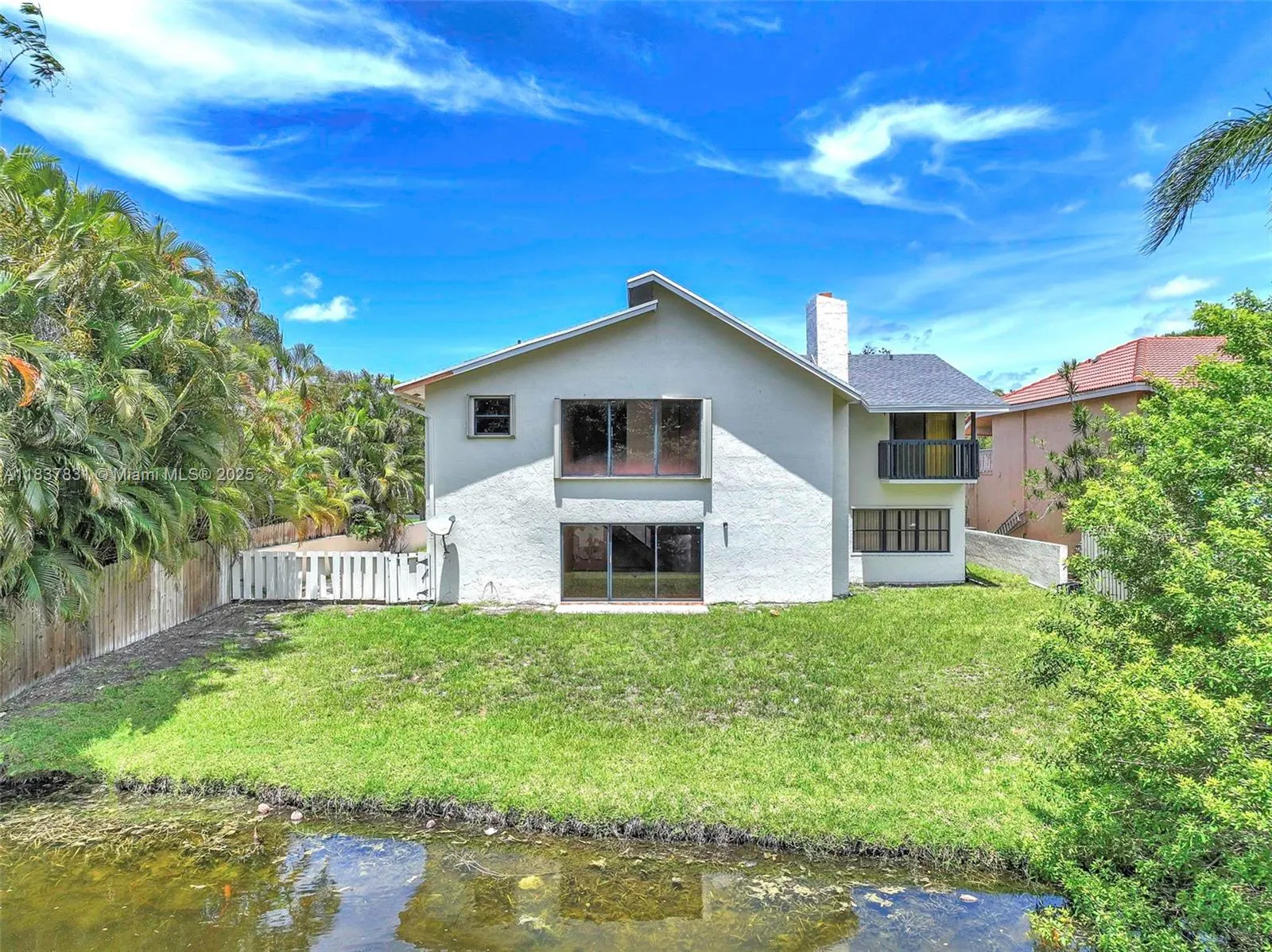 911 Mockingbird Ln