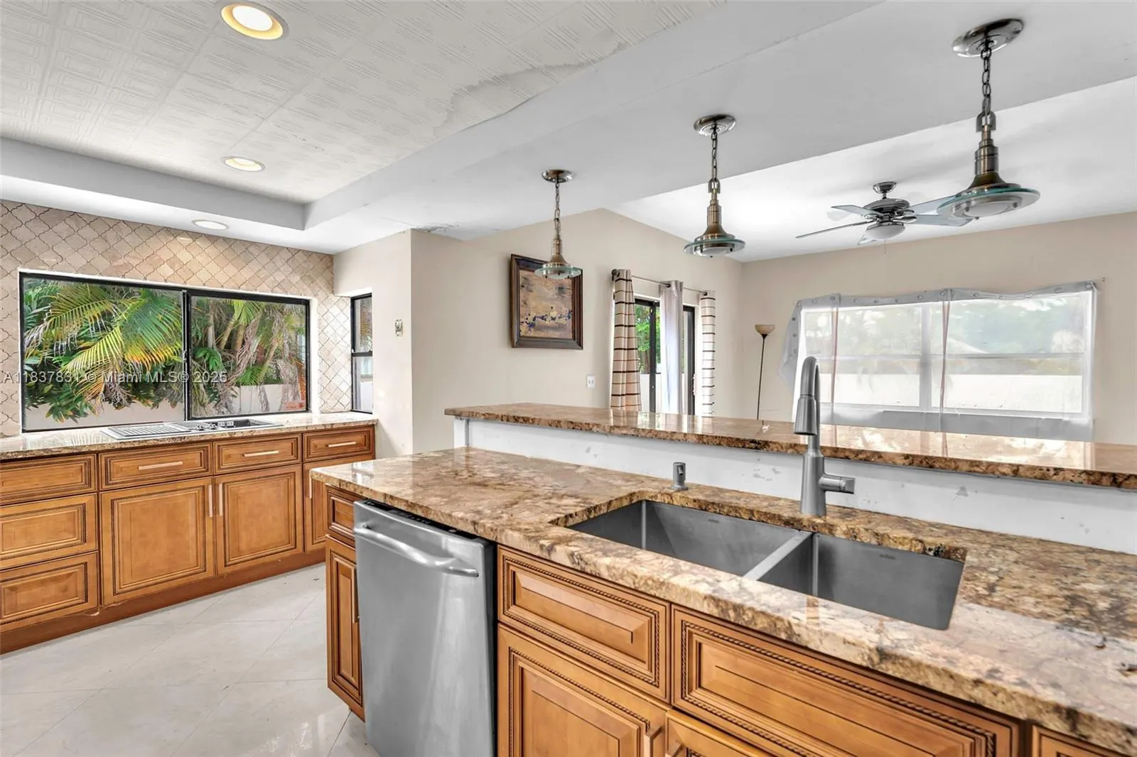 911 Mockingbird Ln