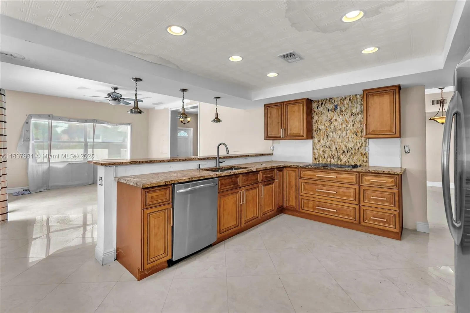 911 Mockingbird Ln