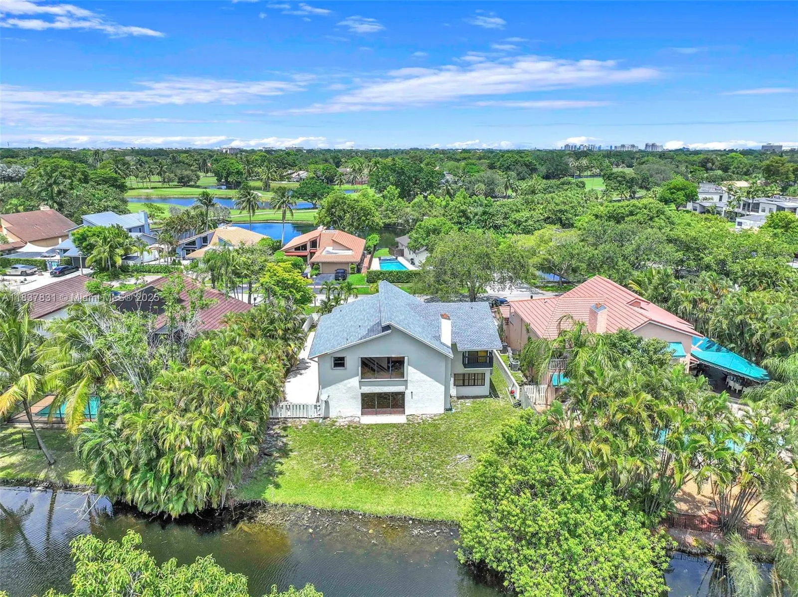 911 Mockingbird Ln