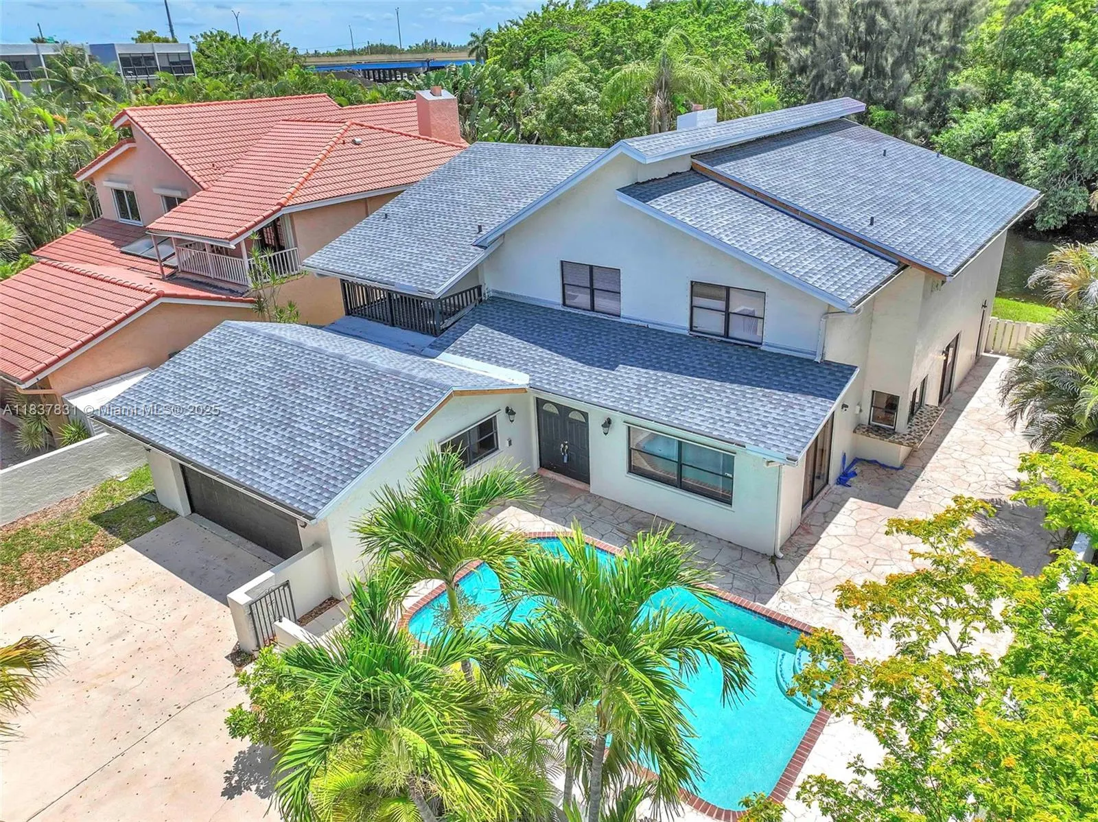911 Mockingbird Ln