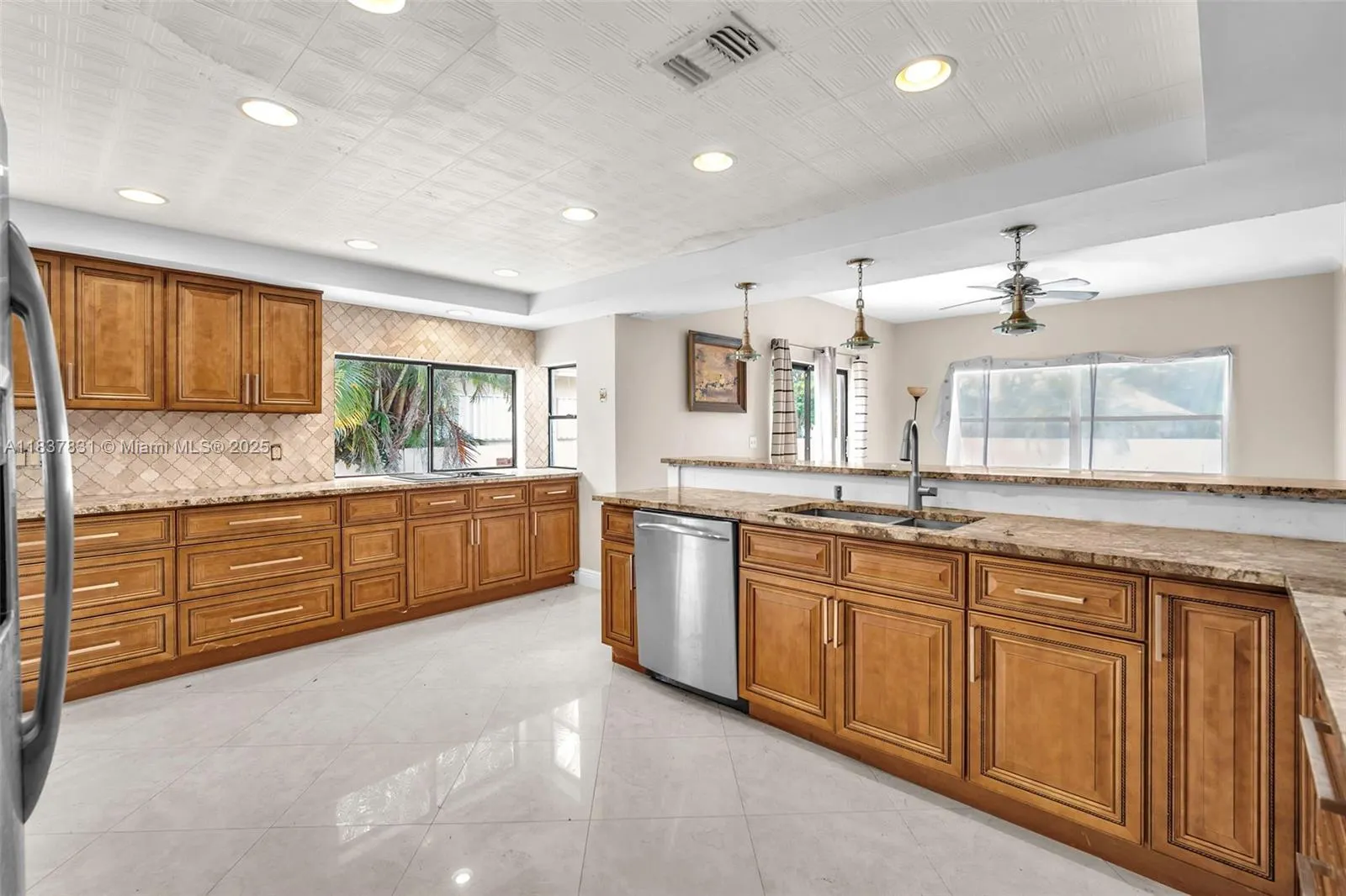 911 Mockingbird Ln
