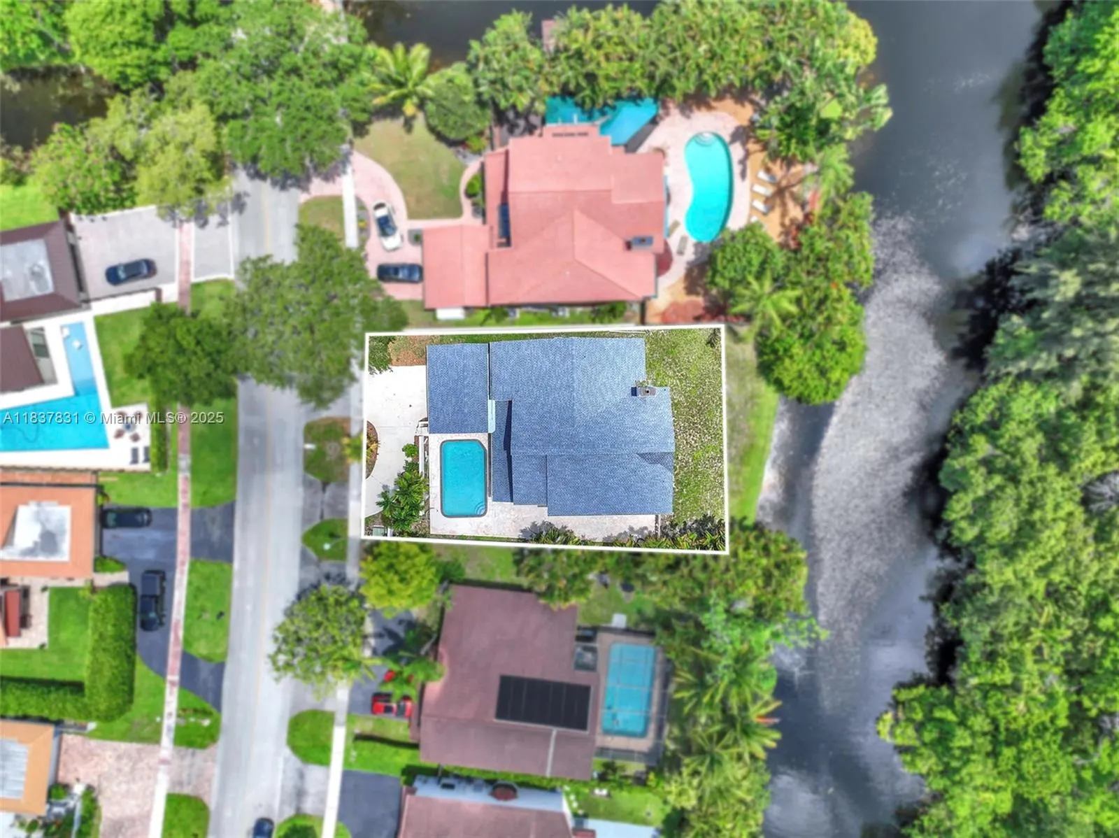 911 Mockingbird Ln