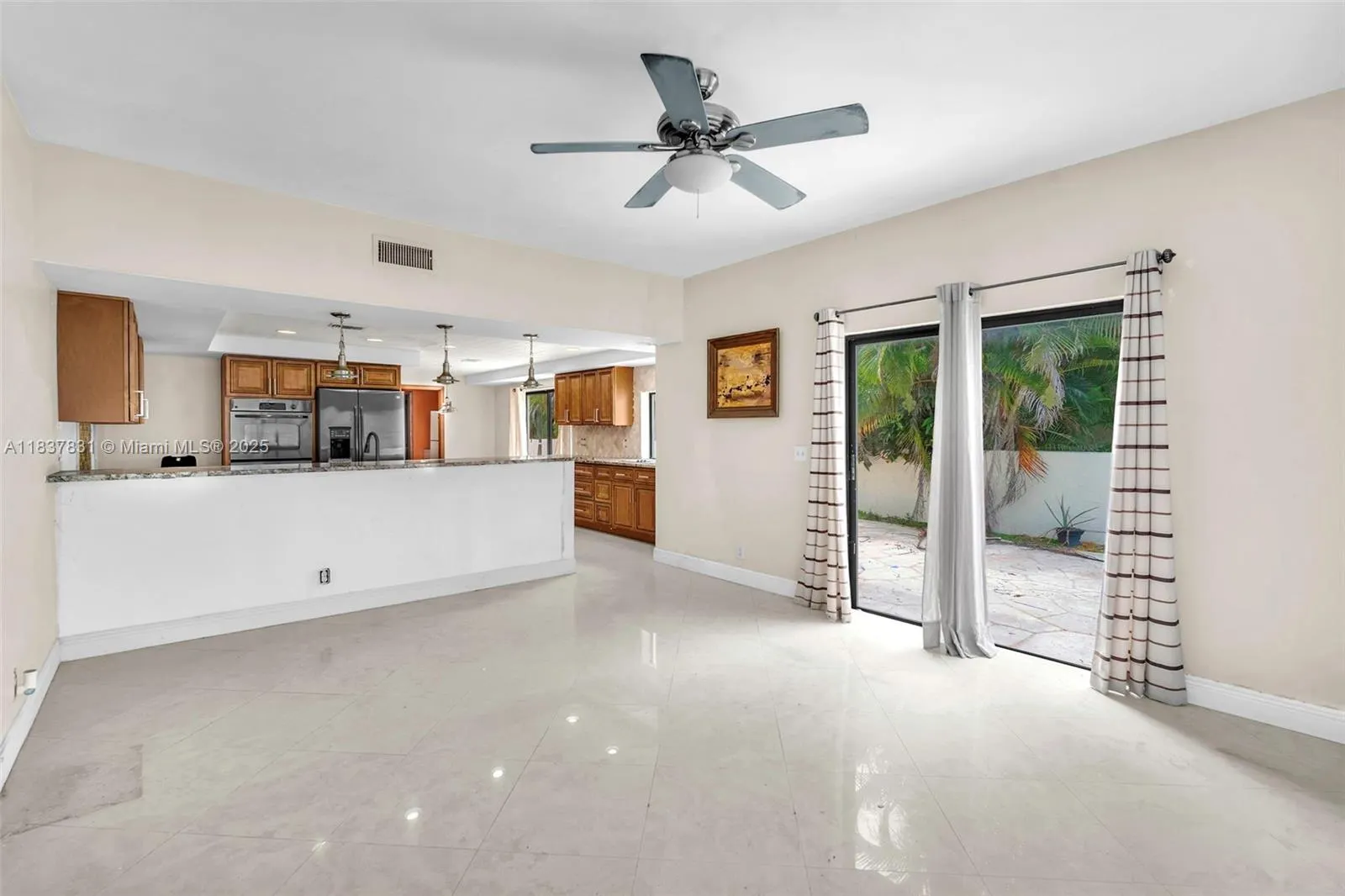 911 Mockingbird Ln