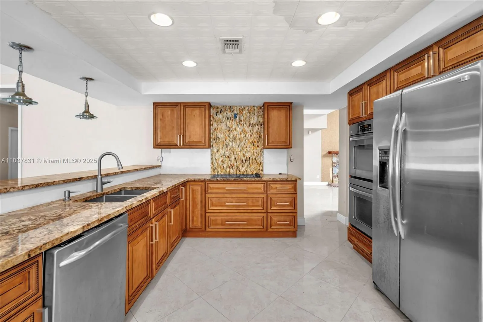 911 Mockingbird Ln