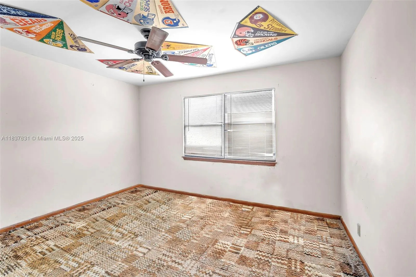 911 Mockingbird Ln