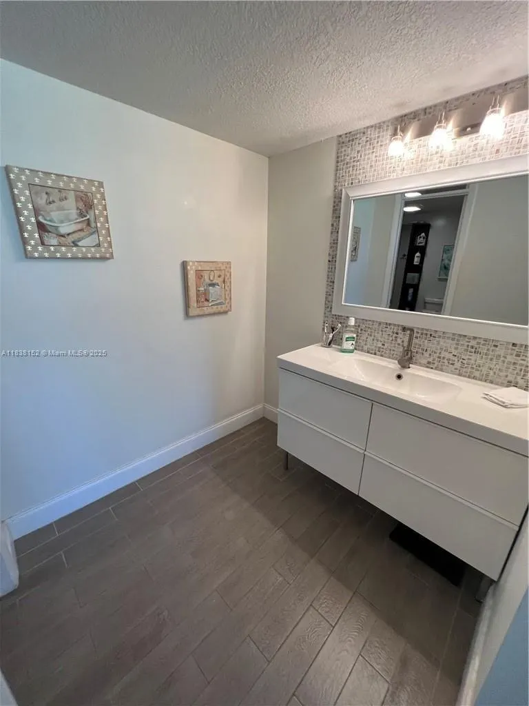 16171 Blatt Blvd, #104