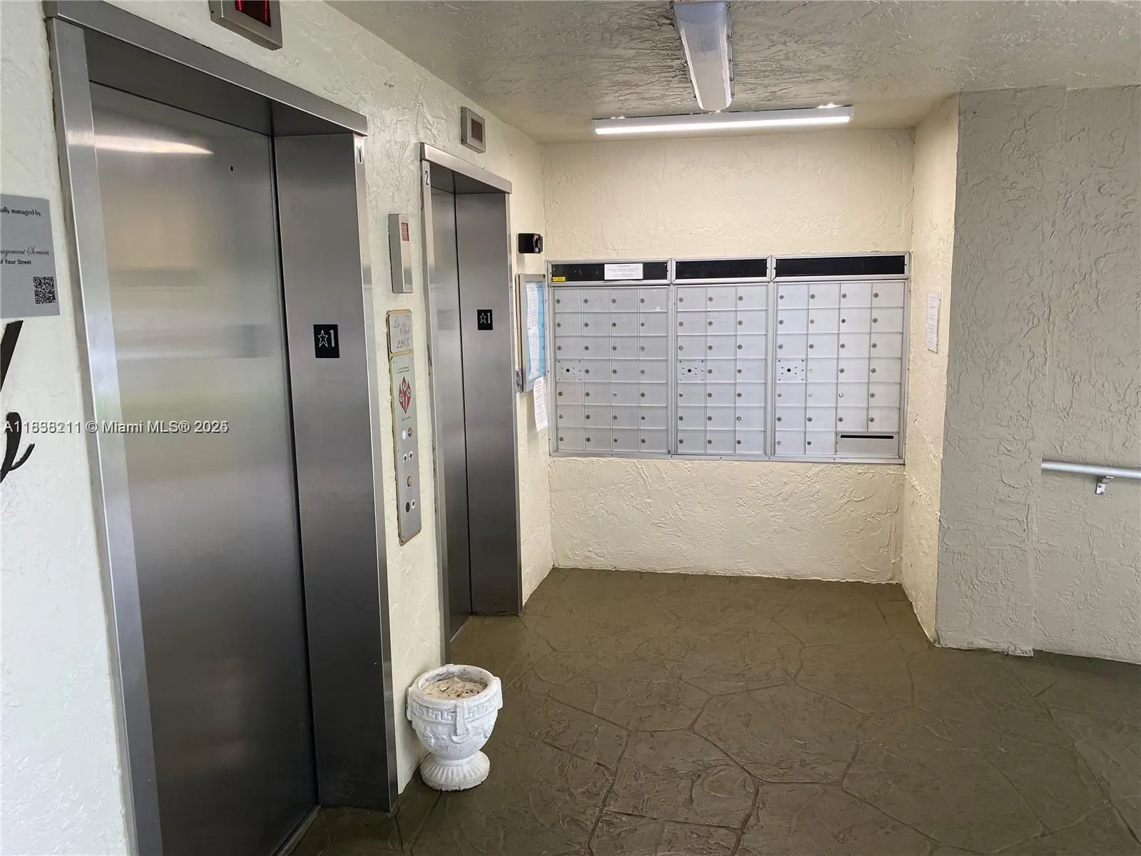 2205 S Cypress Bend Dr, #302