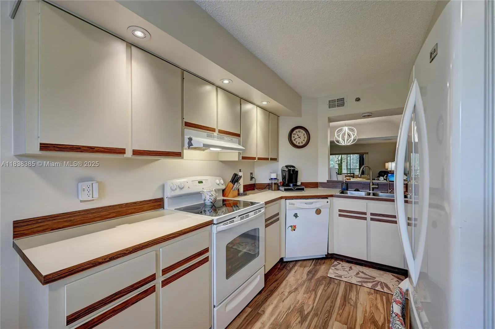 23344 Carolwood Ln, #303